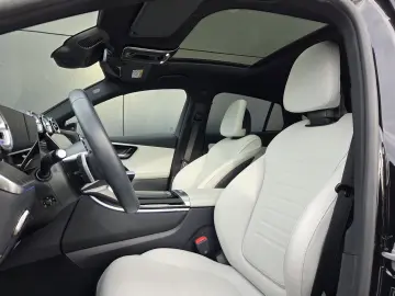 MERCEDES-BENZ GLC 300 d 4M AMG AIRMATIC AHK PANO DISTR STHZ