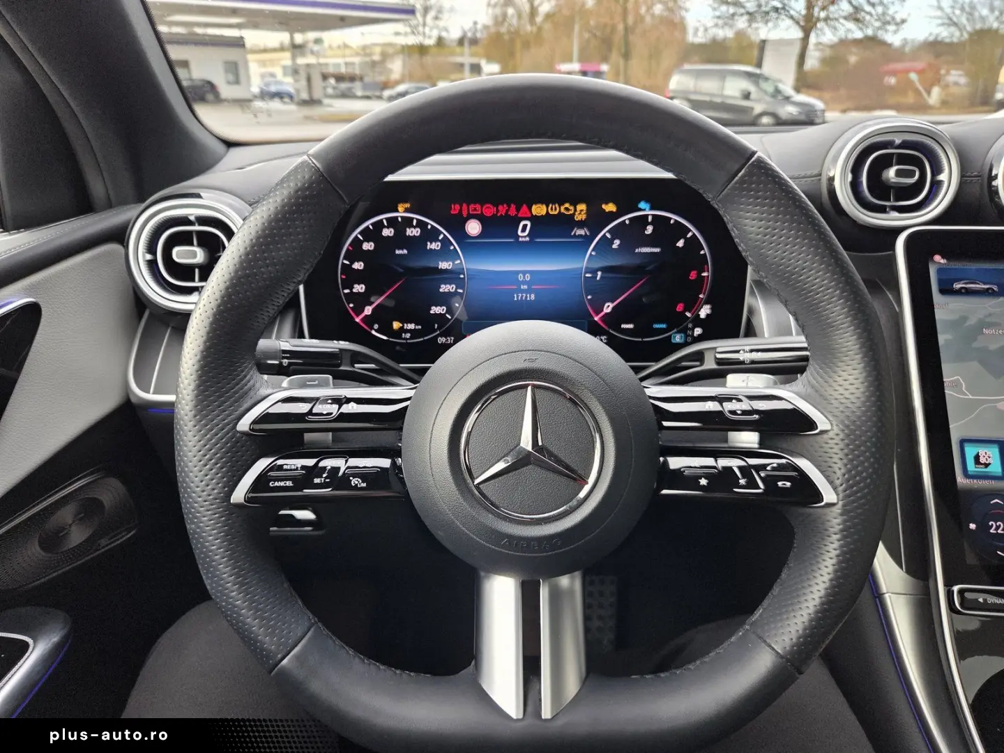 MERCEDES-BENZ GLC 300 d 4M AMG AIRMATIC AHK PANO DISTR STHZ
