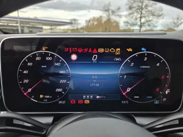 MERCEDES-BENZ GLC 300 d 4M AMG AIRMATIC AHK PANO DISTR STHZ