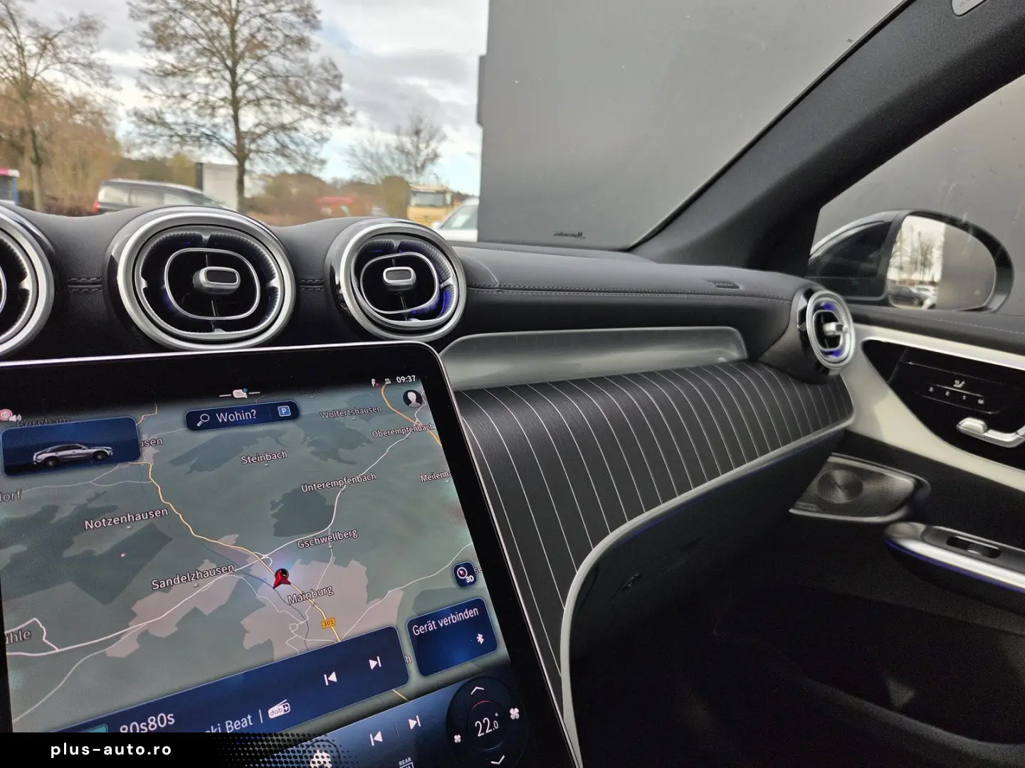 MERCEDES-BENZ GLC 300 d 4M AMG AIRMATIC AHK PANO DISTR STHZ