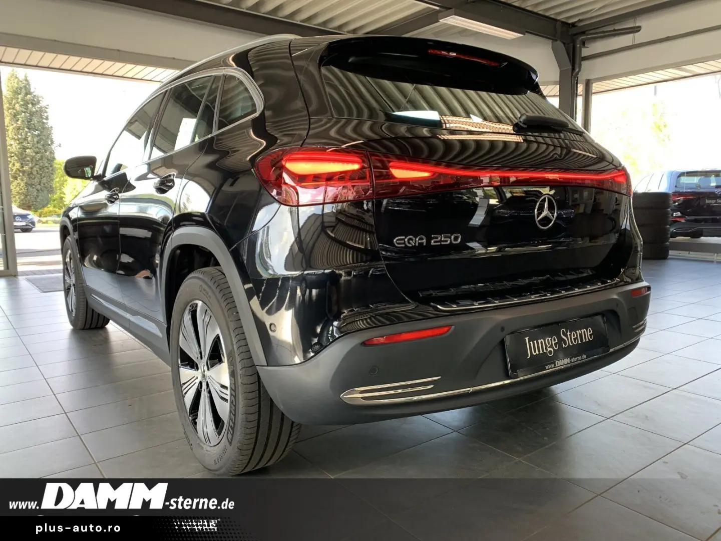 MERCEDES-BENZ EQA 250 Progressive CarPlay