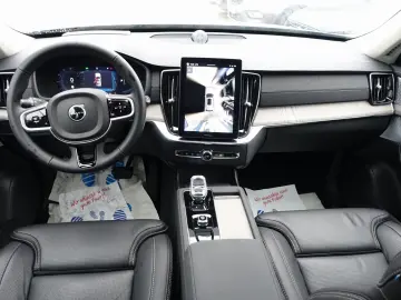 VOLVO XC90 Ultra Dark T8 AWD FourC B&W AHK Pano 360