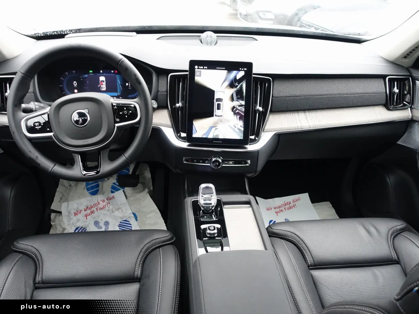 VOLVO XC90 Ultra Dark T8 AWD FourC B&W AHK Pano 360