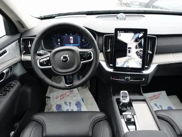 VOLVO XC90 Ultra Dark T8 AWD FourC B&W AHK Pano 360