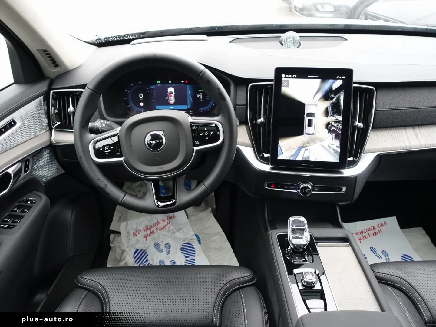 VOLVO XC90 Ultra Dark T8 AWD FourC B&W AHK Pano 360