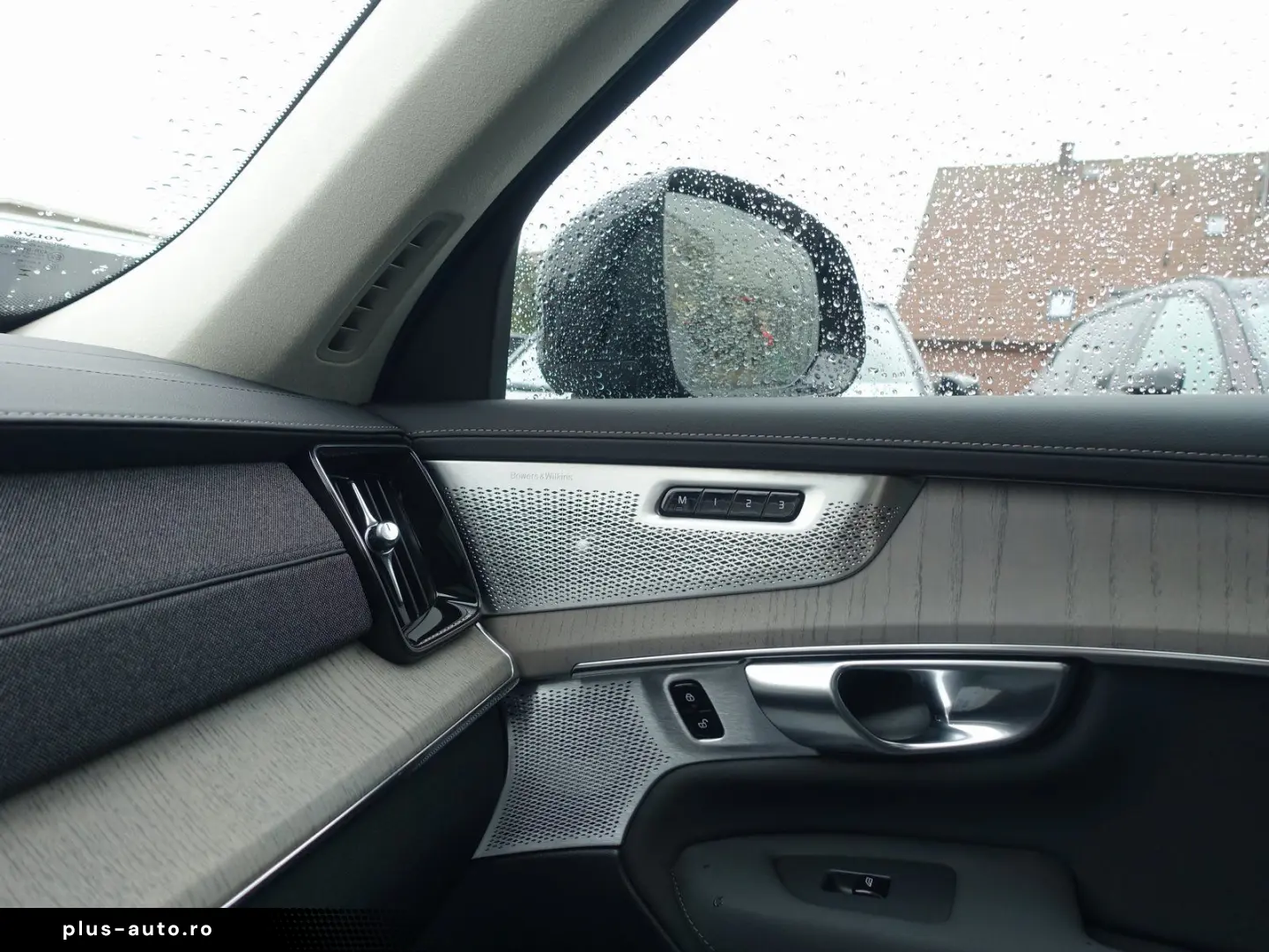 VOLVO XC90 Ultra Dark T8 AWD FourC B&W AHK Pano 360