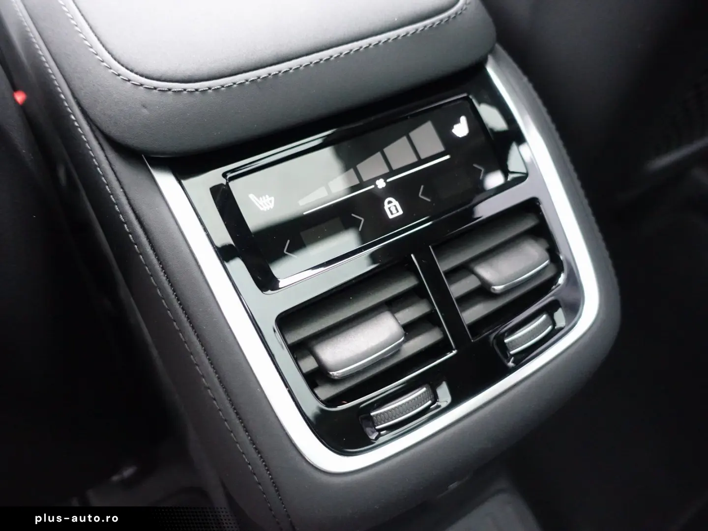 VOLVO XC90 Ultra Dark T8 AWD FourC B&W AHK Pano 360