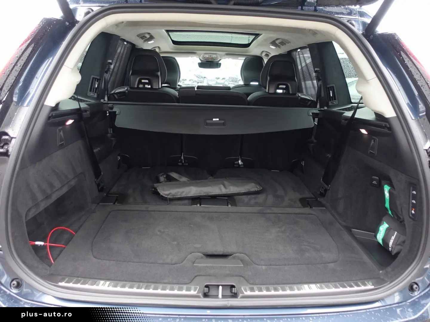 VOLVO XC90 Ultra Dark T8 AWD FourC B&W AHK Pano 360