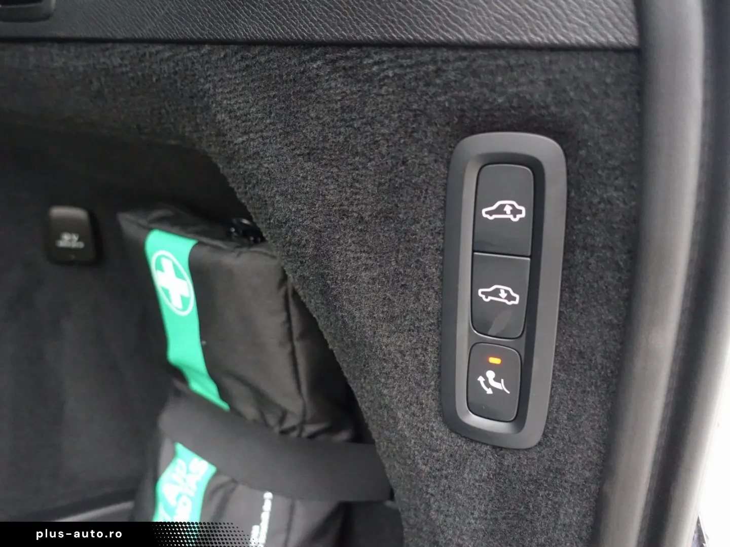 VOLVO XC90 Ultra Dark T8 AWD FourC B&W AHK Pano 360