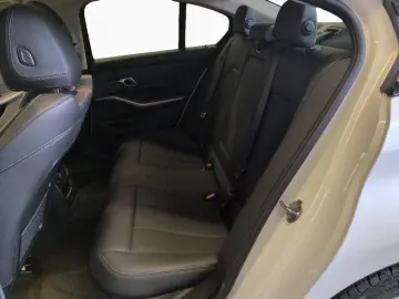 BMW 320i Limo LivePlus GSD AHK SpoSi Tempo DAB 18