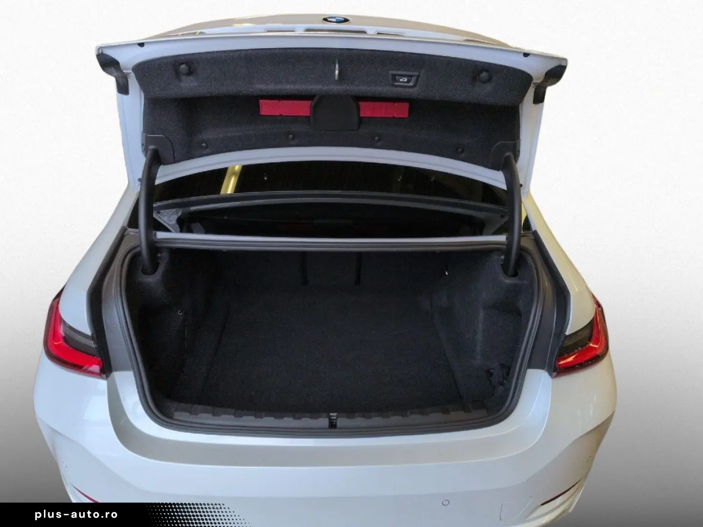 BMW 320i Limo LivePlus GSD AHK SpoSi Tempo DAB 18