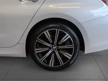 BMW 320i Limo LivePlus GSD AHK SpoSi Tempo DAB 18