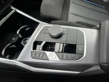 BMW 320i Lim M SPORT AdLED AHK HUD 360  HiFi St Go