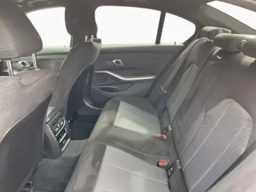 BMW 320i Lim M SPORT AdLED AHK HUD 360  HiFi St Go