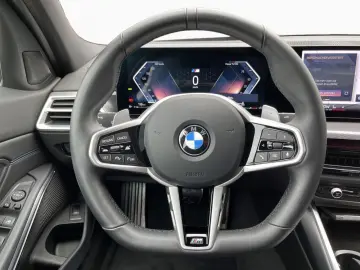 BMW 320i Lim M SPORT AdLED AHK HUD 360  HiFi St Go