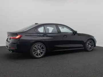 BMW 330i DigitalKey DAB Komfort HiFi Leder 18Zoll