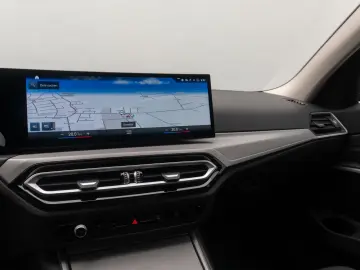 BMW 330i DigitalKey DAB Komfort HiFi Leder 18Zoll