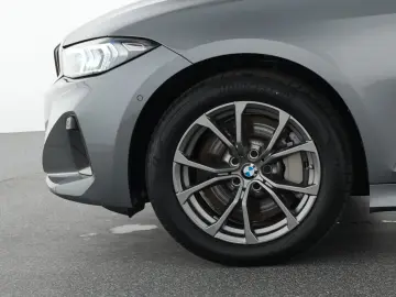 BMW 330i xDrive Schiebedach Harman-Kardon Navi Kamer