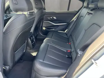 BMW 330i M SPORT LED GLASDACH HARMAN KARDON