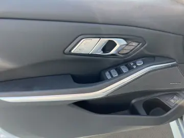 BMW 330i M SPORT LED GLASDACH HARMAN KARDON
