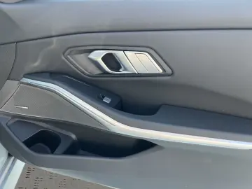 BMW 330i M SPORT LED GLASDACH HARMAN KARDON