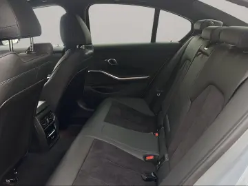 BMW 330i xDrive Limousine M Sport Standheizung HiFi