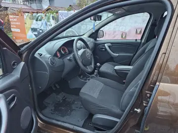 Dacia Duster 1.5 dci 4x4 2011 Tapiterie material Euro5
