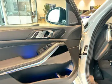 BMW X5 xDrive40d M Sportpaket Innovationsp. AHK RFT