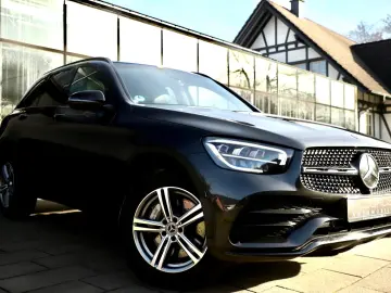 MERCEDES-BENZ GLC 300 e 4Matic AMG PANO MEMORY KAMER…