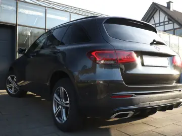 MERCEDES-BENZ GLC 300 e 4Matic AMG PANO MEMORY KAMER…