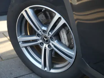 MERCEDES-BENZ GLC 300 e 4Matic AMG PANO MEMORY KAMER…