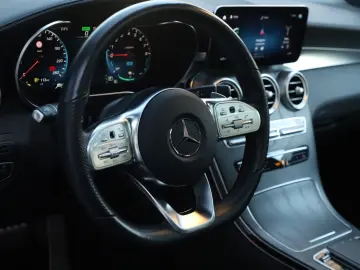 MERCEDES-BENZ GLC 300 e 4Matic AMG PANO MEMORY KAMER…