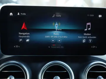 MERCEDES-BENZ GLC 300 e 4Matic AMG PANO MEMORY KAMER…