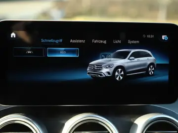 MERCEDES-BENZ GLC 300 e 4Matic AMG PANO MEMORY KAMER…