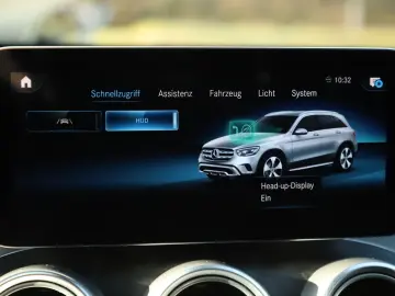 MERCEDES-BENZ GLC 300 e 4Matic AMG PANO MEMORY KAMER…