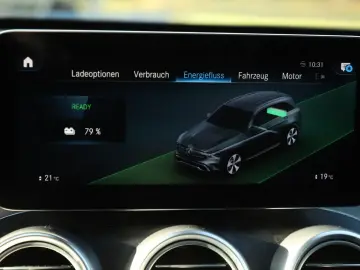 MERCEDES-BENZ GLC 300 e 4Matic AMG PANO MEMORY KAMER…