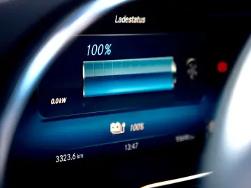 MERCEDES-BENZ GLC 300 e 4Matic AMG PANO MEMORY KAMER…