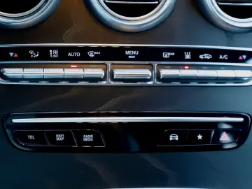 MERCEDES-BENZ GLC 300 e 4Matic AMG PANO MEMORY KAMER…