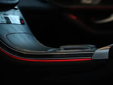 MERCEDES-BENZ GLC 300 e 4Matic AMG PANO MEMORY KAMER…