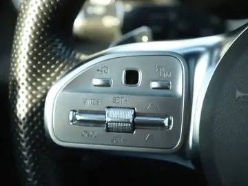 MERCEDES-BENZ GLC 300 e 4Matic AMG PANO MEMORY KAMER…