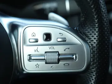 MERCEDES-BENZ GLC 300 e 4Matic AMG PANO MEMORY KAMER…
