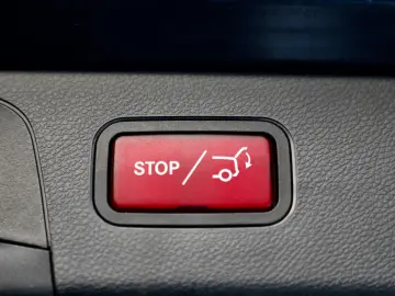 MERCEDES-BENZ GLC 300 e 4Matic AMG PANO MEMORY KAMER…