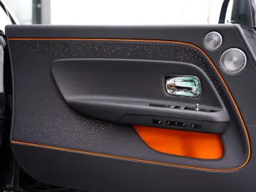 ROLLS ROYCE Spectre Bespoke Audio PinstripeMandarin