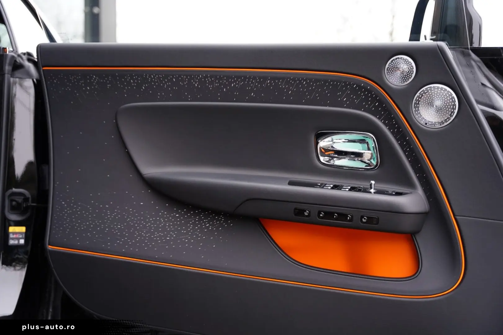 ROLLS ROYCE Spectre Bespoke Audio PinstripeMandarin
