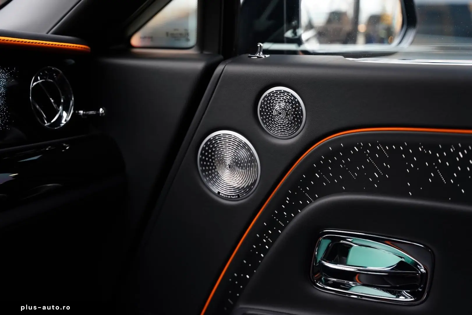 ROLLS ROYCE Spectre Bespoke Audio PinstripeMandarin
