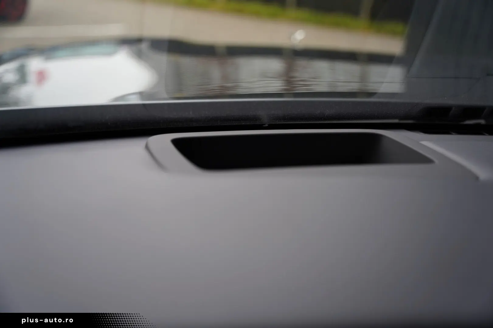 ROLLS ROYCE Spectre Bespoke Audio PinstripeMandarin