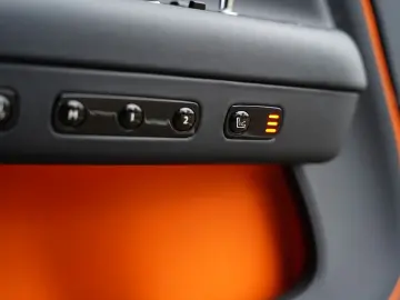ROLLS ROYCE Spectre Bespoke Audio PinstripeMandarin