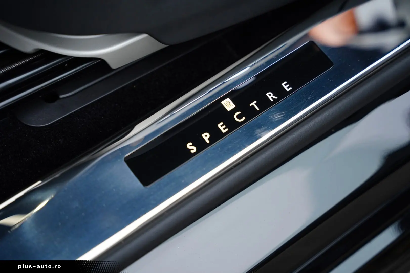 ROLLS ROYCE Spectre Bespoke Audio PinstripeMandarin