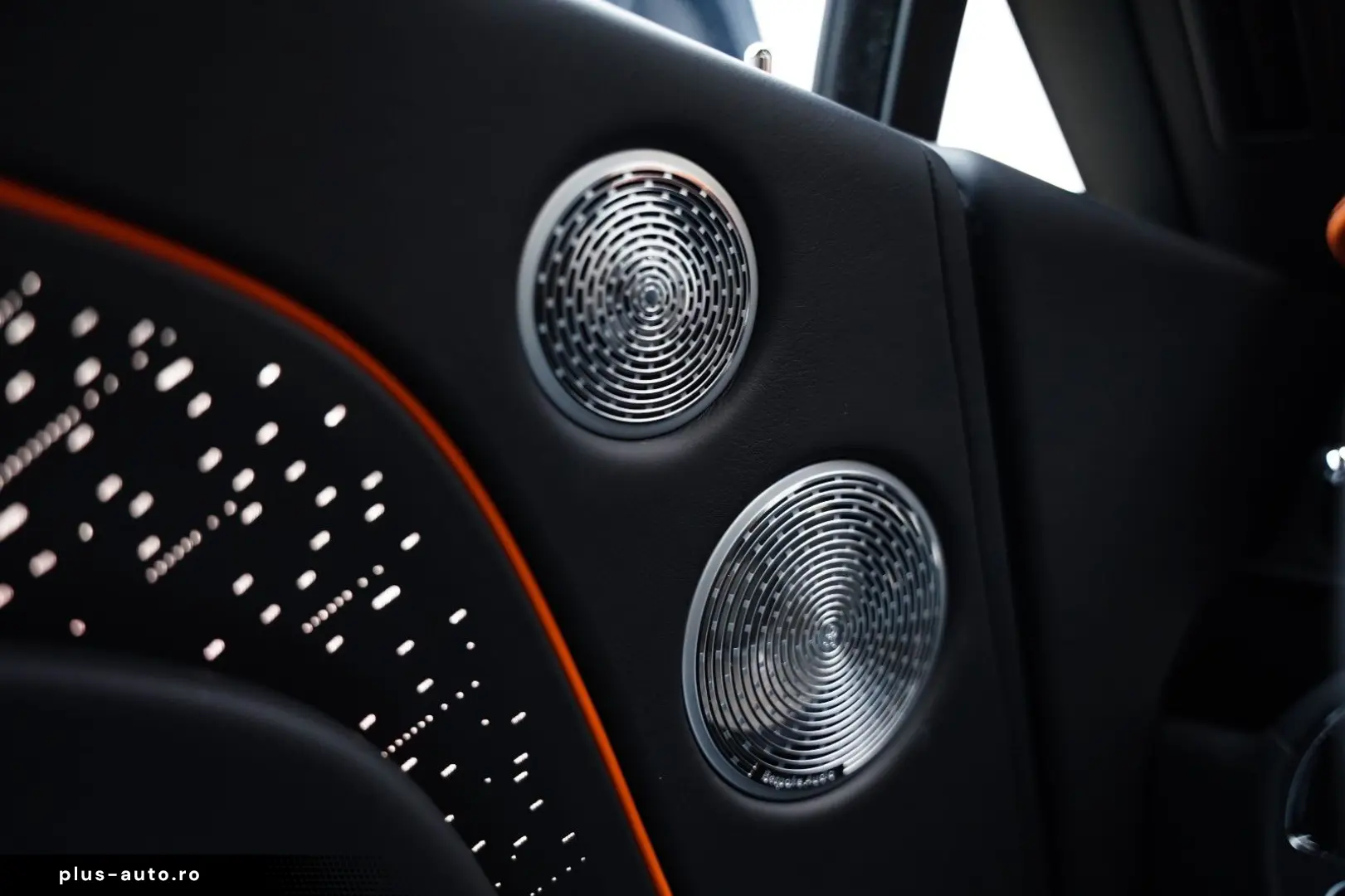 ROLLS ROYCE Spectre Bespoke Audio PinstripeMandarin
