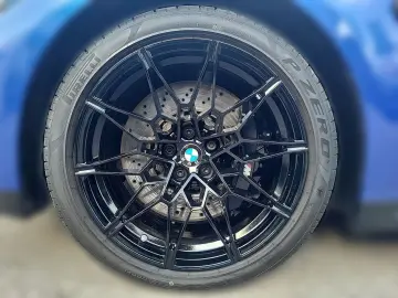 BMW M4 Competition Coupé mit M xDrive ACC 360  HeadU